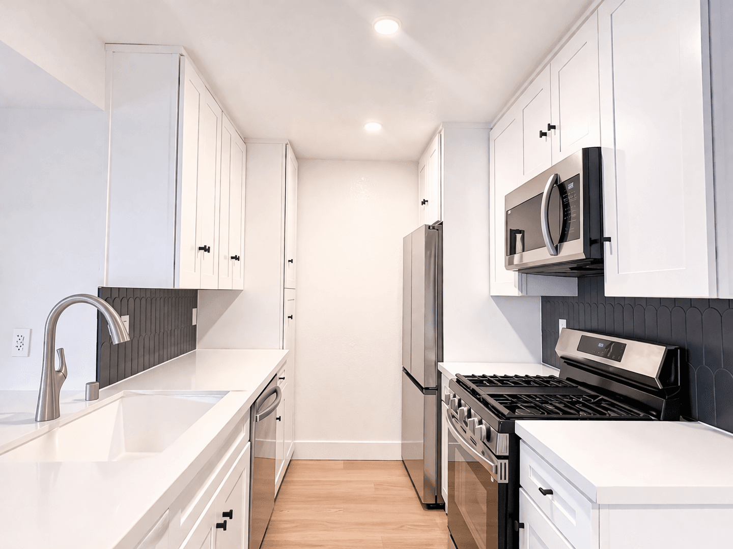 Los Angeles Apartment: 2123 Rodney Drive