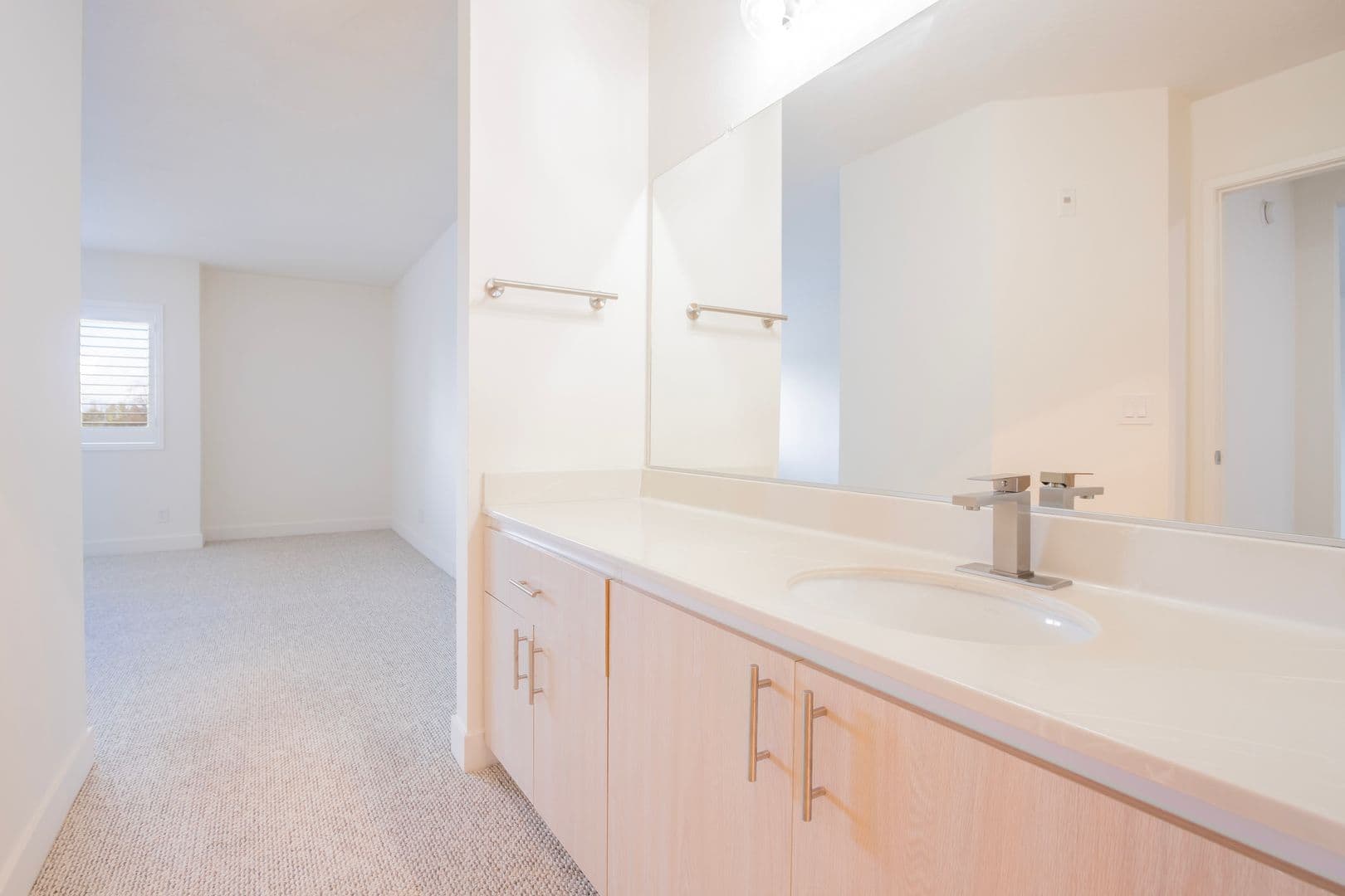 Northridge Apartment: 10020 Zelzah Avenue