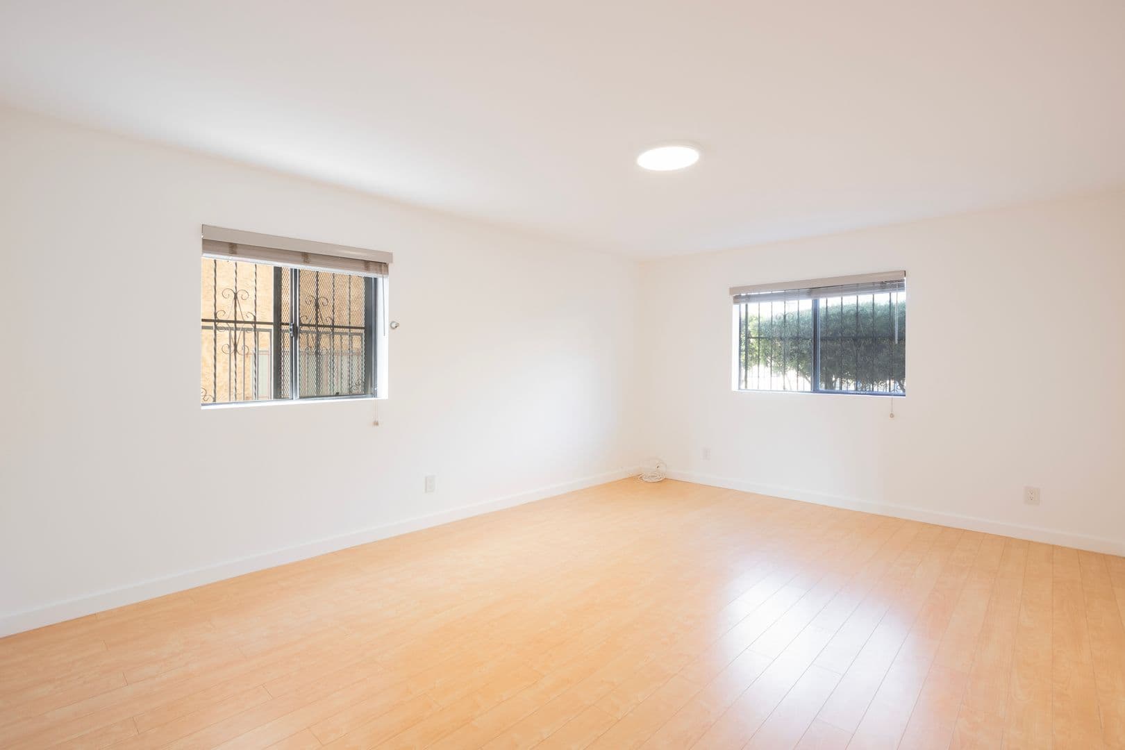 Los Angeles Apartment: 980 White Knoll Dr