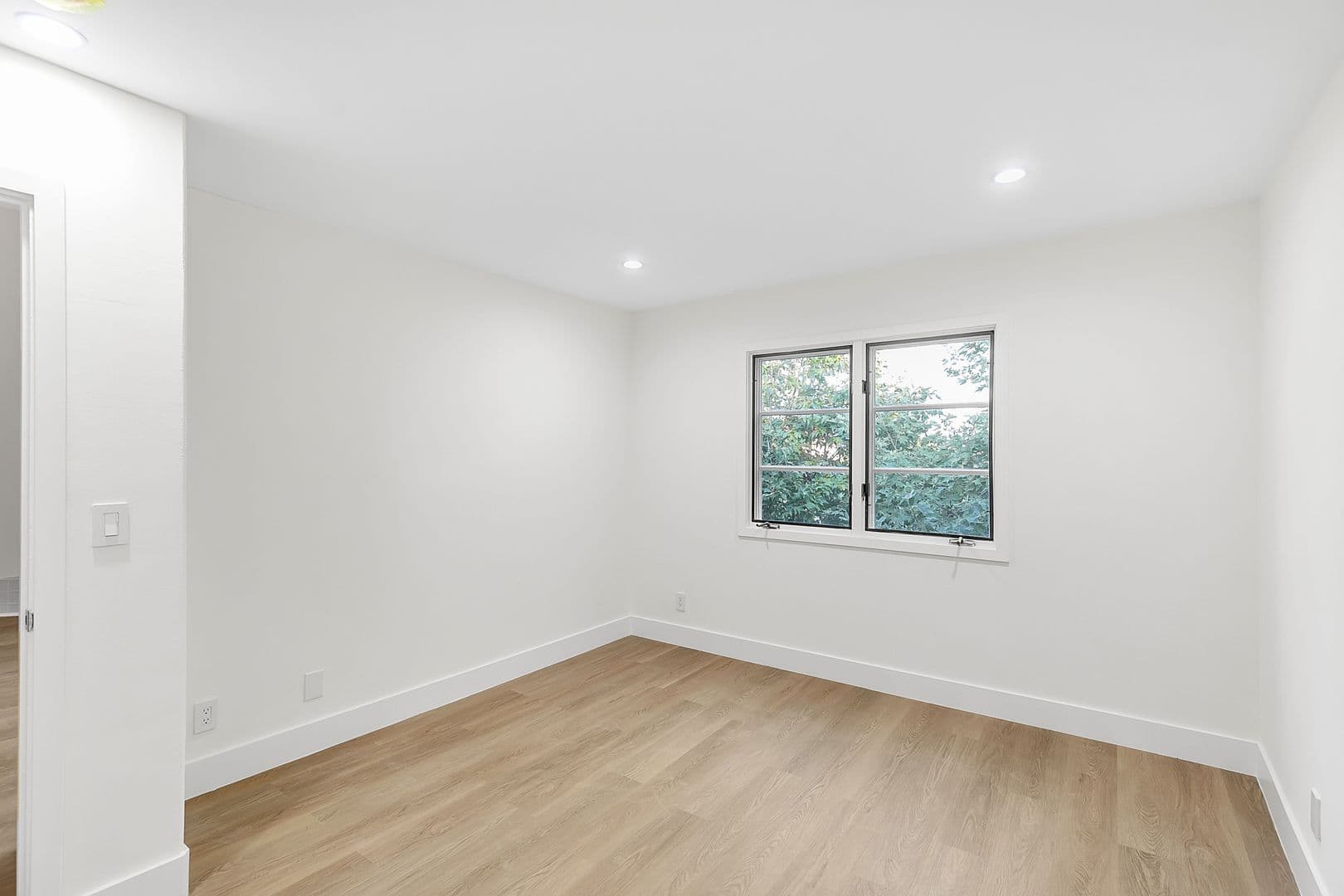 Santa Monica Apartment: 1133 25th St
