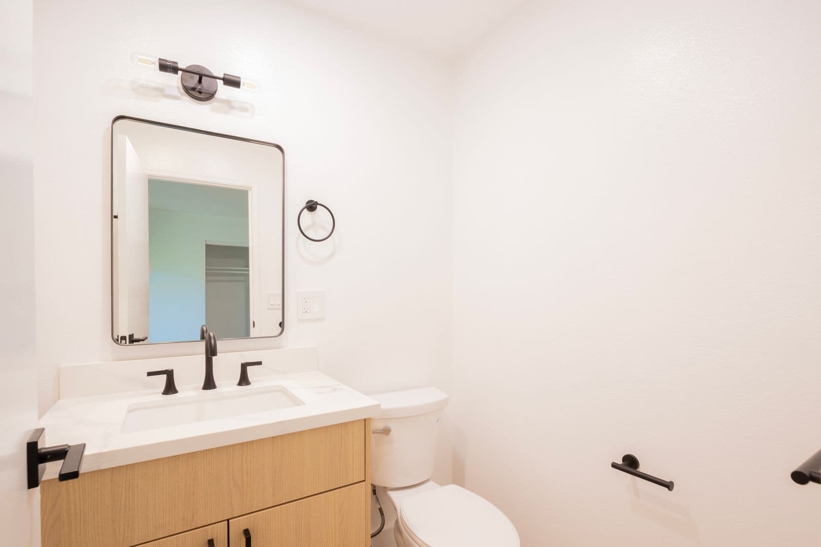 Los Angeles Apartment: 6526 Homewood Ave.