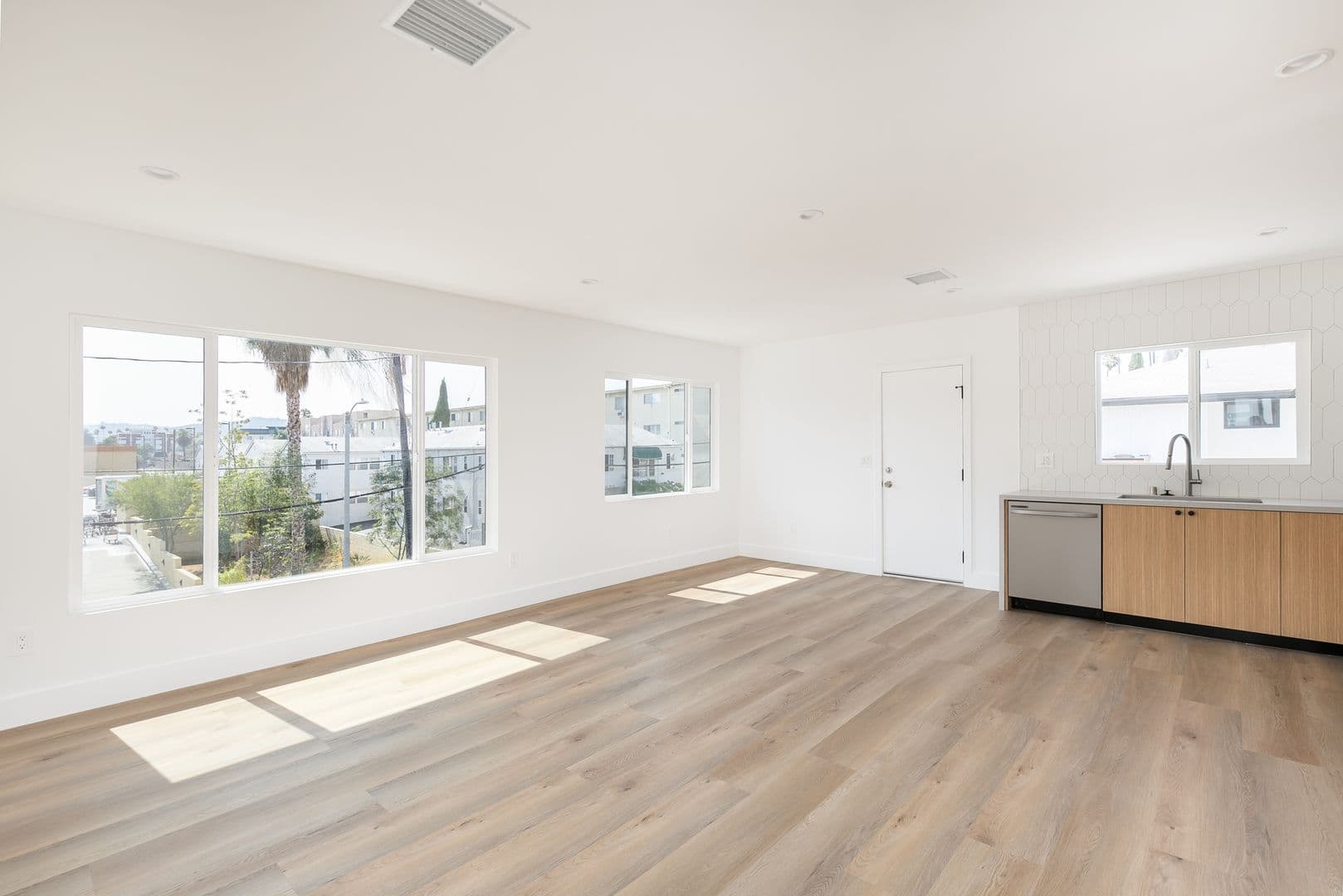 Los Angeles Apartment: 5358 Loma Linda Ave