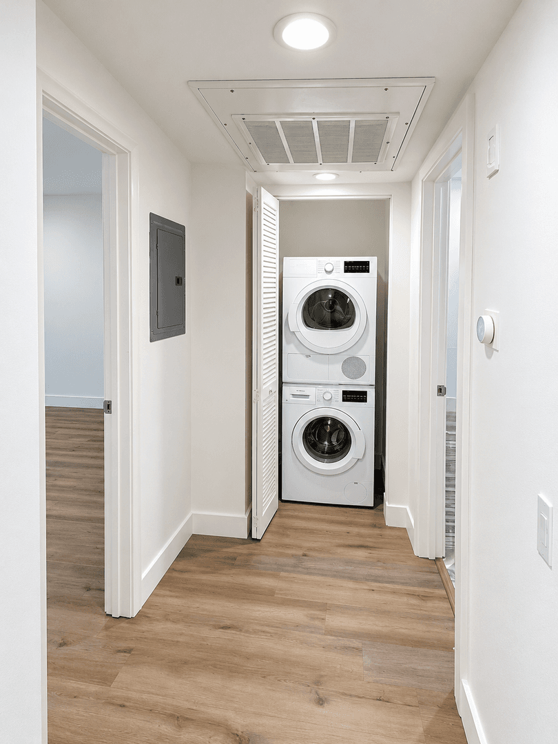 Los Angeles Apartment: 3701 Hughes Ave