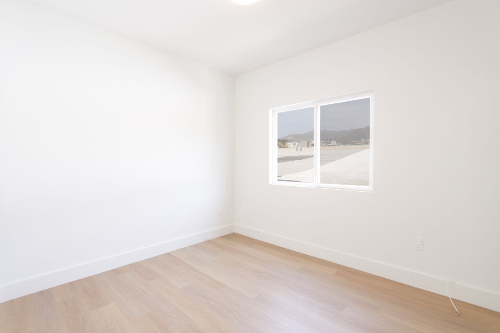 Los Angeles Apartment: 1325 N Poinsettia Pl