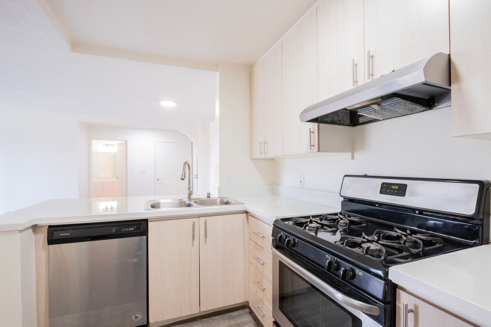Northridge Apartment: 10020 Zelzah Avenue