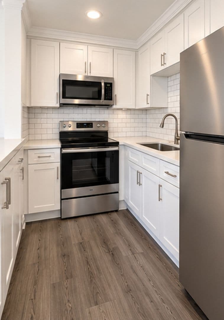 Los Angeles Apartment: 1840 Winona Blvd