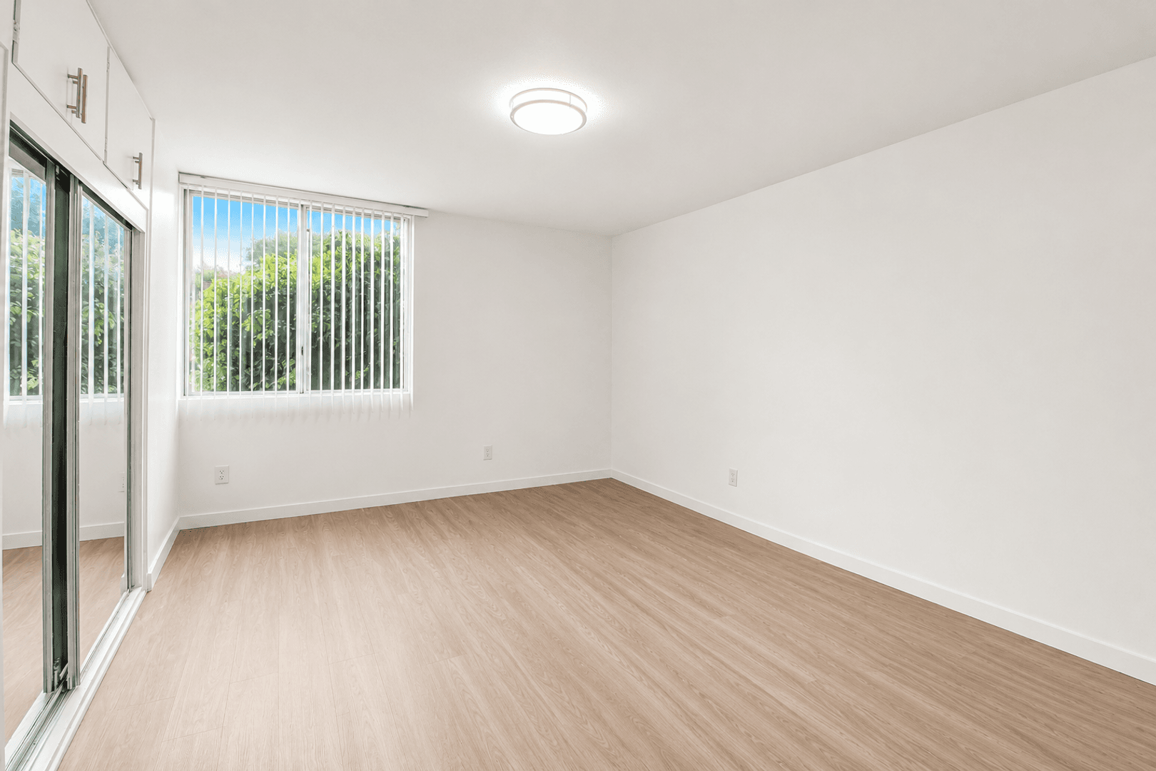 Northridge Apartment: 16901 - 16915 Napa St