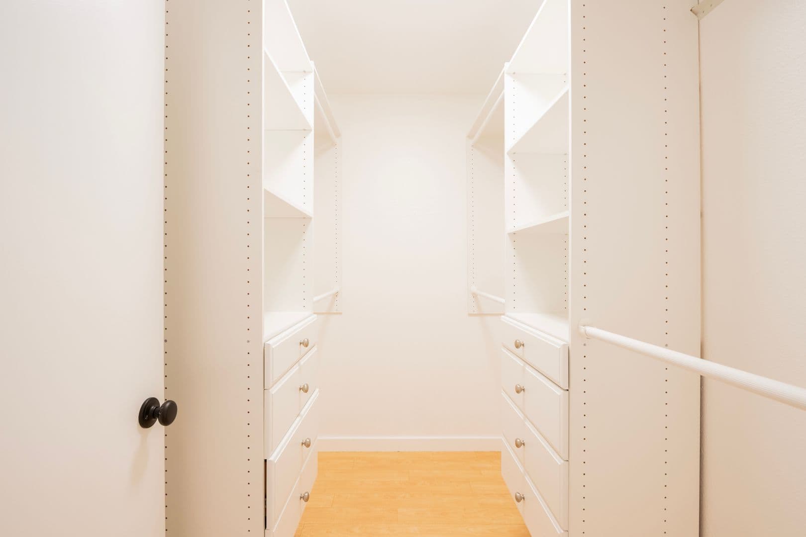 Los Angeles Apartment: 980 White Knoll Dr