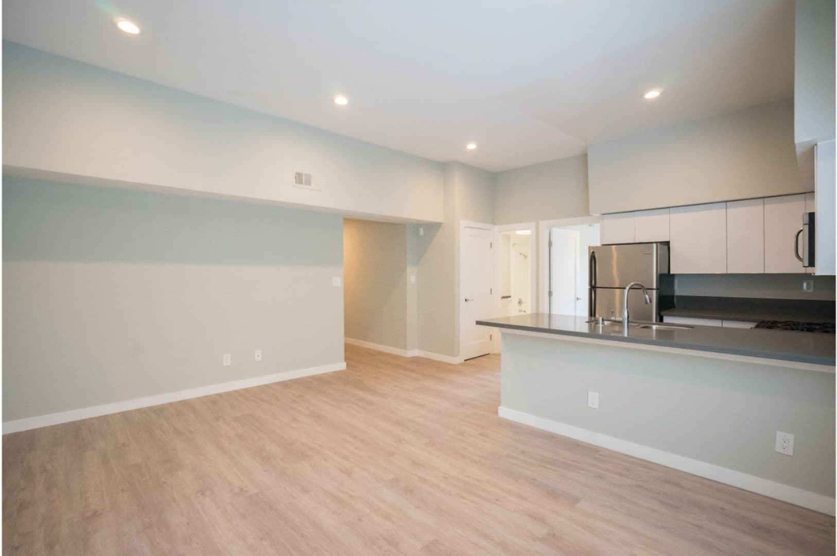 Los Angeles Apartment: 3426 W 1st St