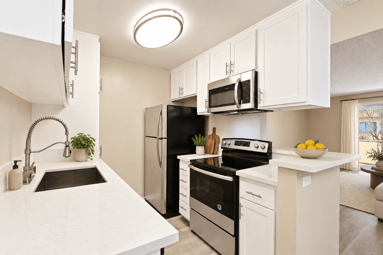 Sherman Oaks Apartment: 4701-4711 Natick Ave