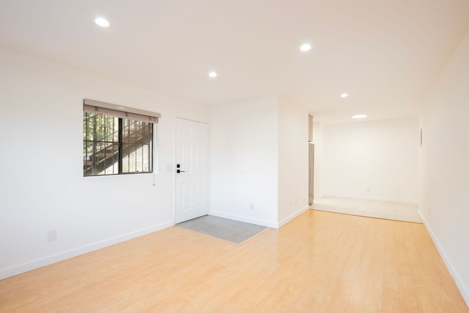 Los Angeles Apartment: 980 White Knoll Dr