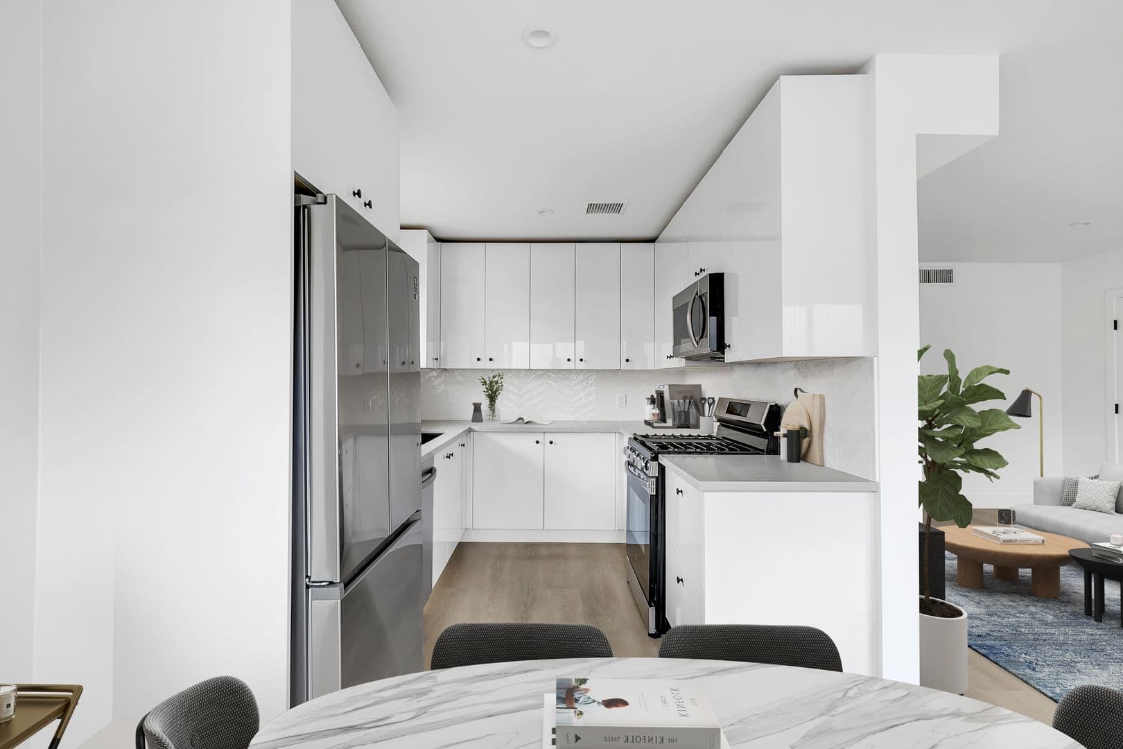 Los Angeles Apartment: 5606 Lexington Ave