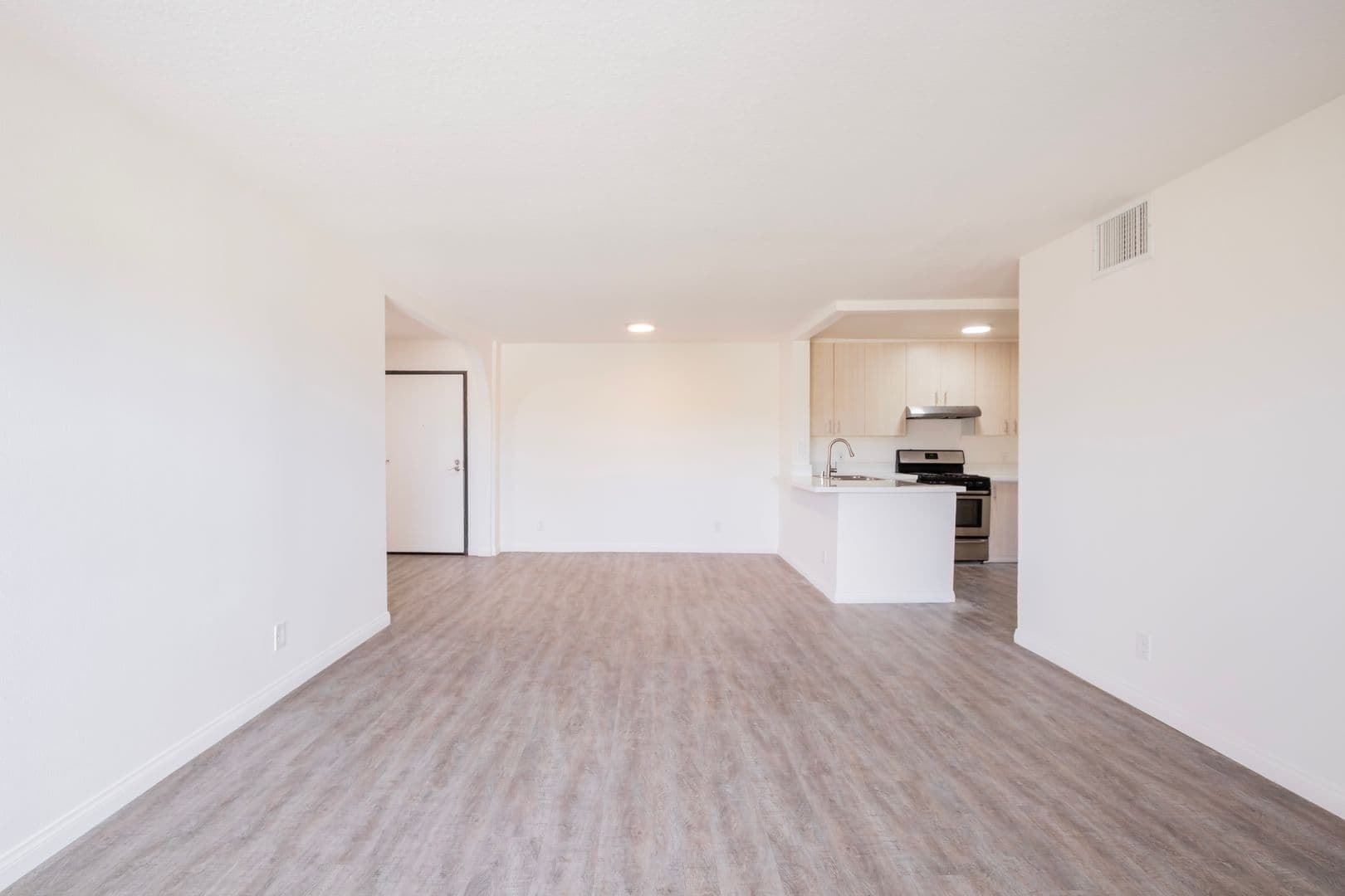Northridge Apartment: 10020 Zelzah Avenue