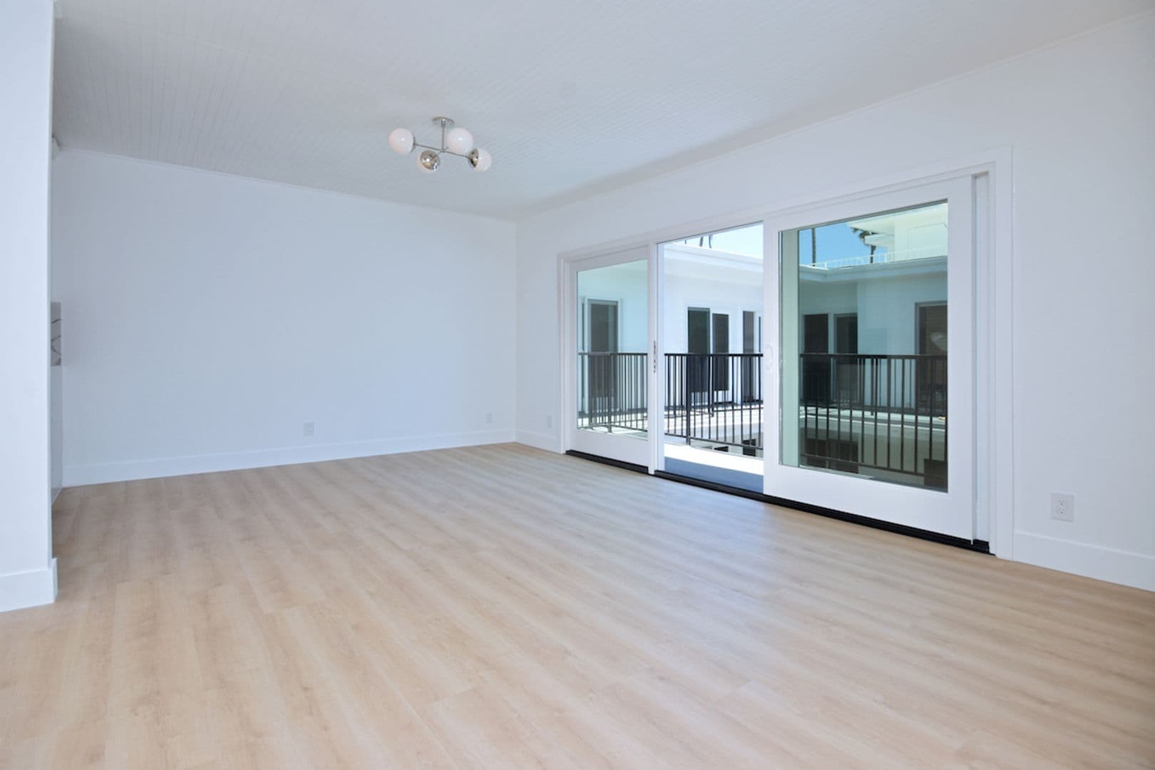Santa Monica Apartment: 834 4th Street