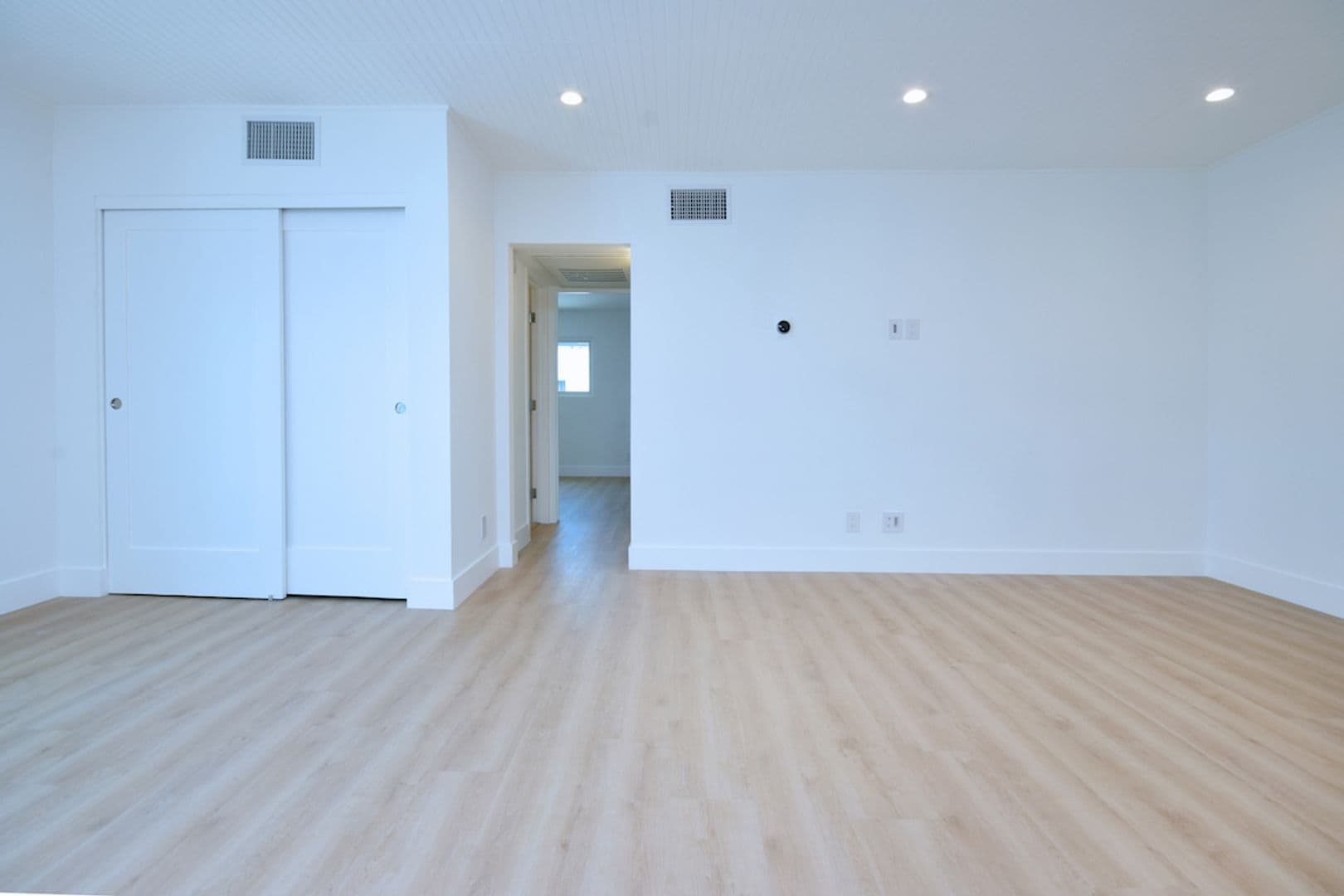 Santa Monica Apartment: 834 4th Street