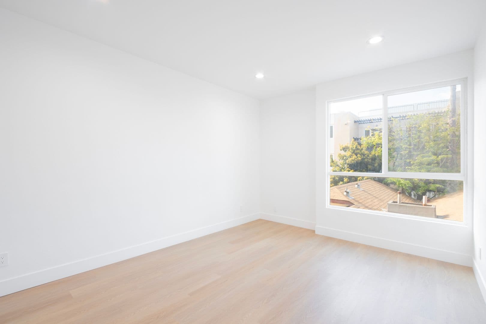 Los Angeles Apartment: 1616 N Serrano Ave.