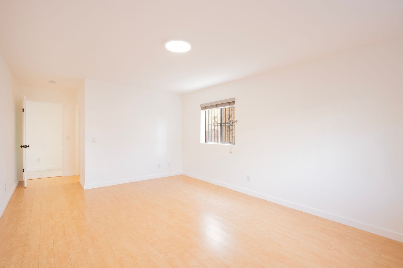 Los Angeles Apartment: 980 White Knoll Dr