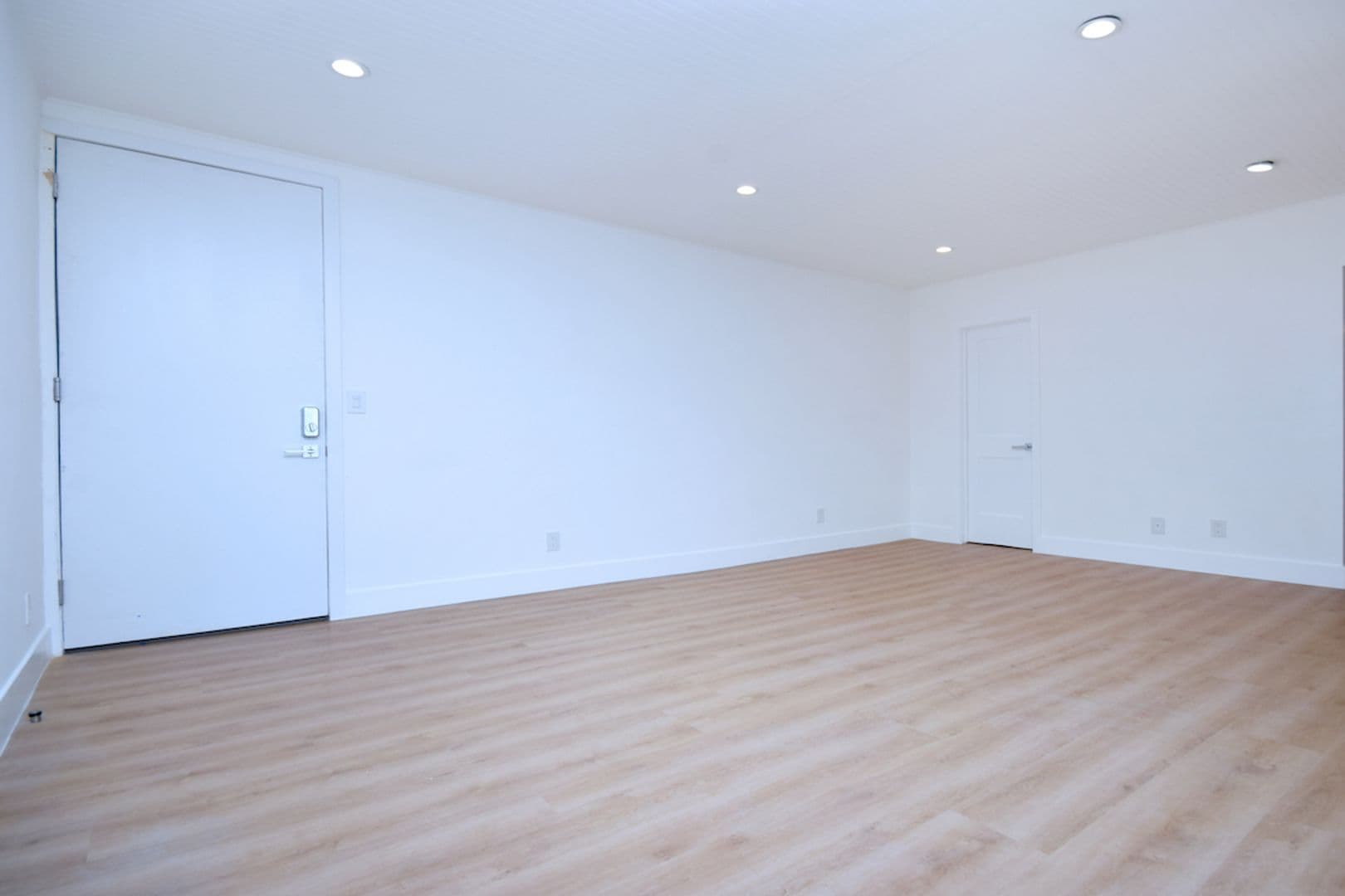 Santa Monica Apartment: 834 4th Street