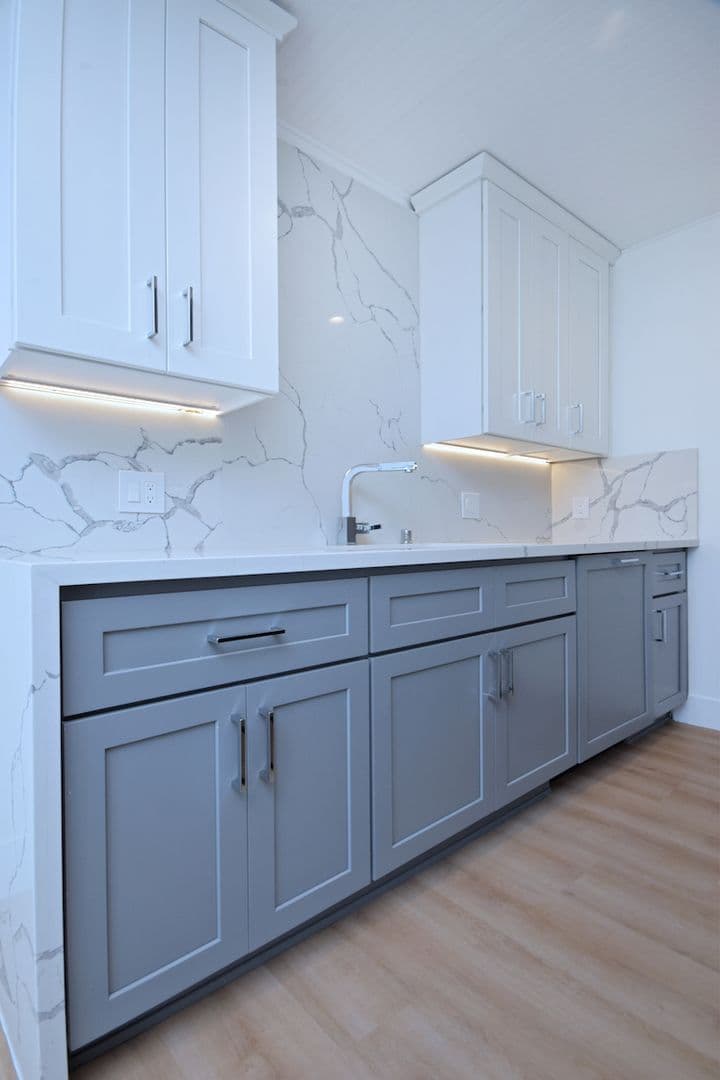 Santa Monica Apartment: 834 4th Street