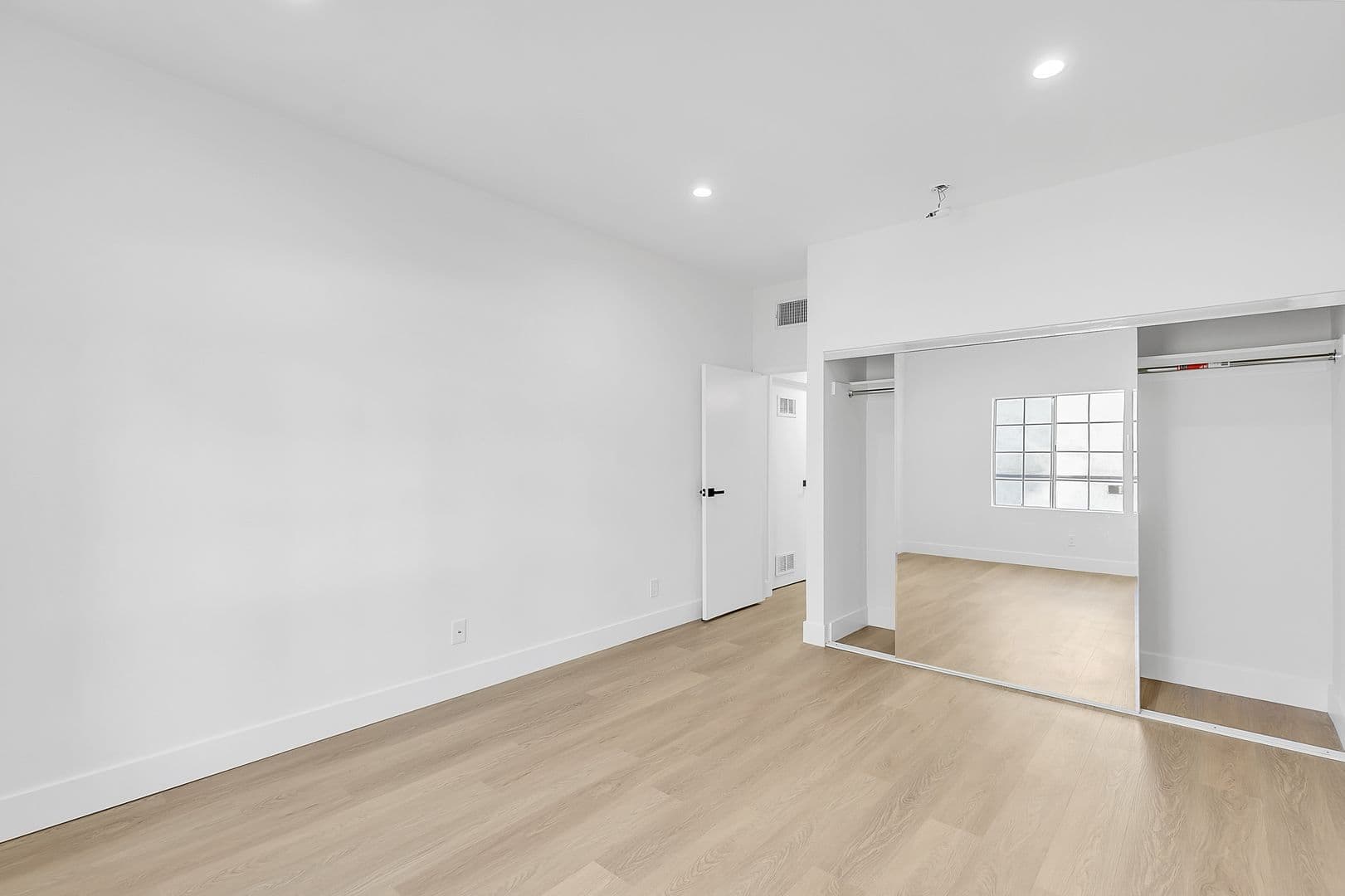 Los Angeles Apartment: 1616 N Serrano Ave.
