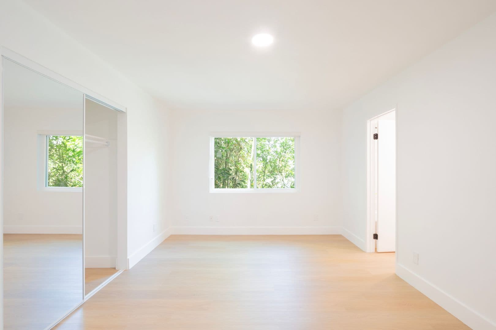 Los Angeles Apartment: 6526 Homewood Ave.