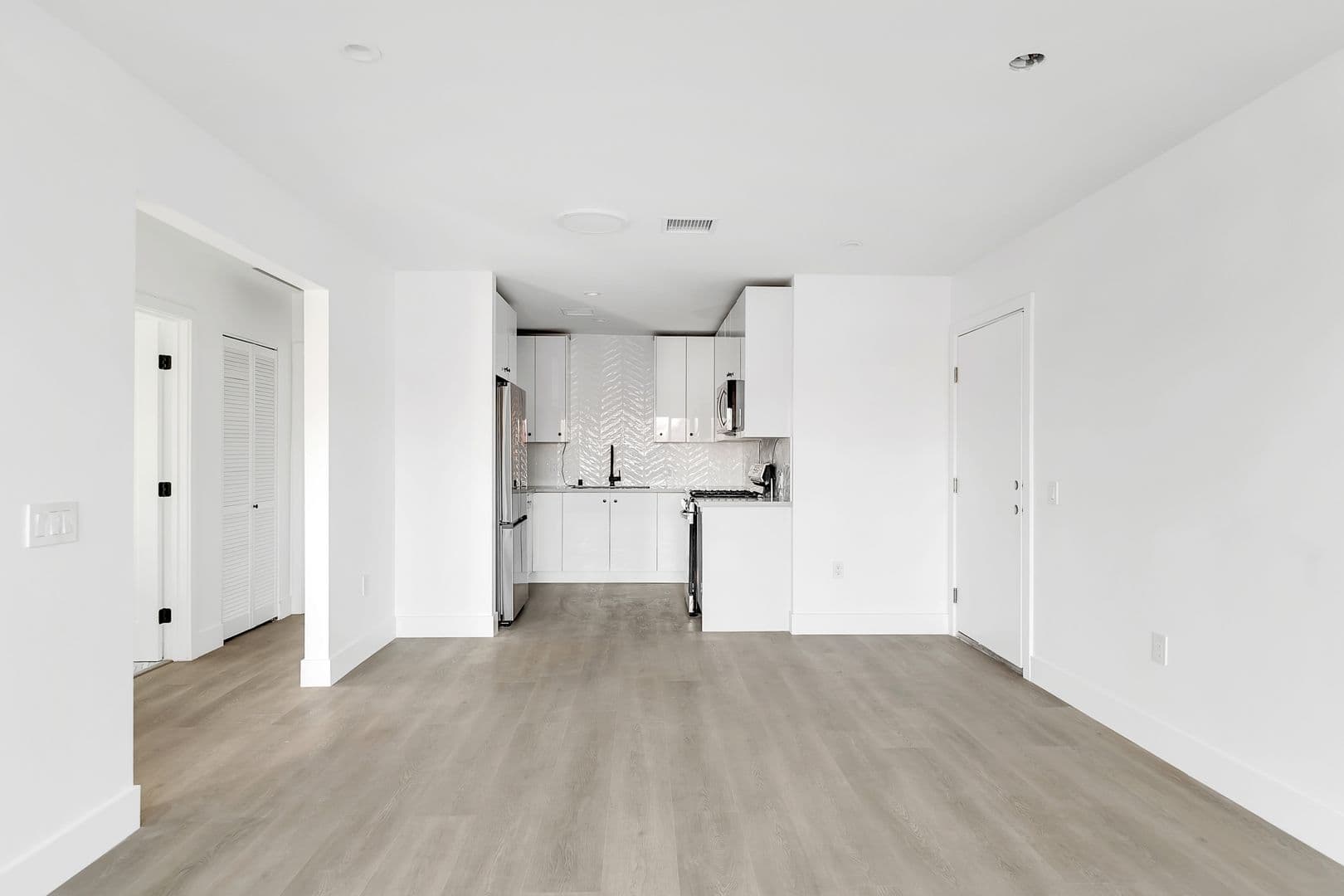 Los Angeles Apartment: 5606 Lexington Ave