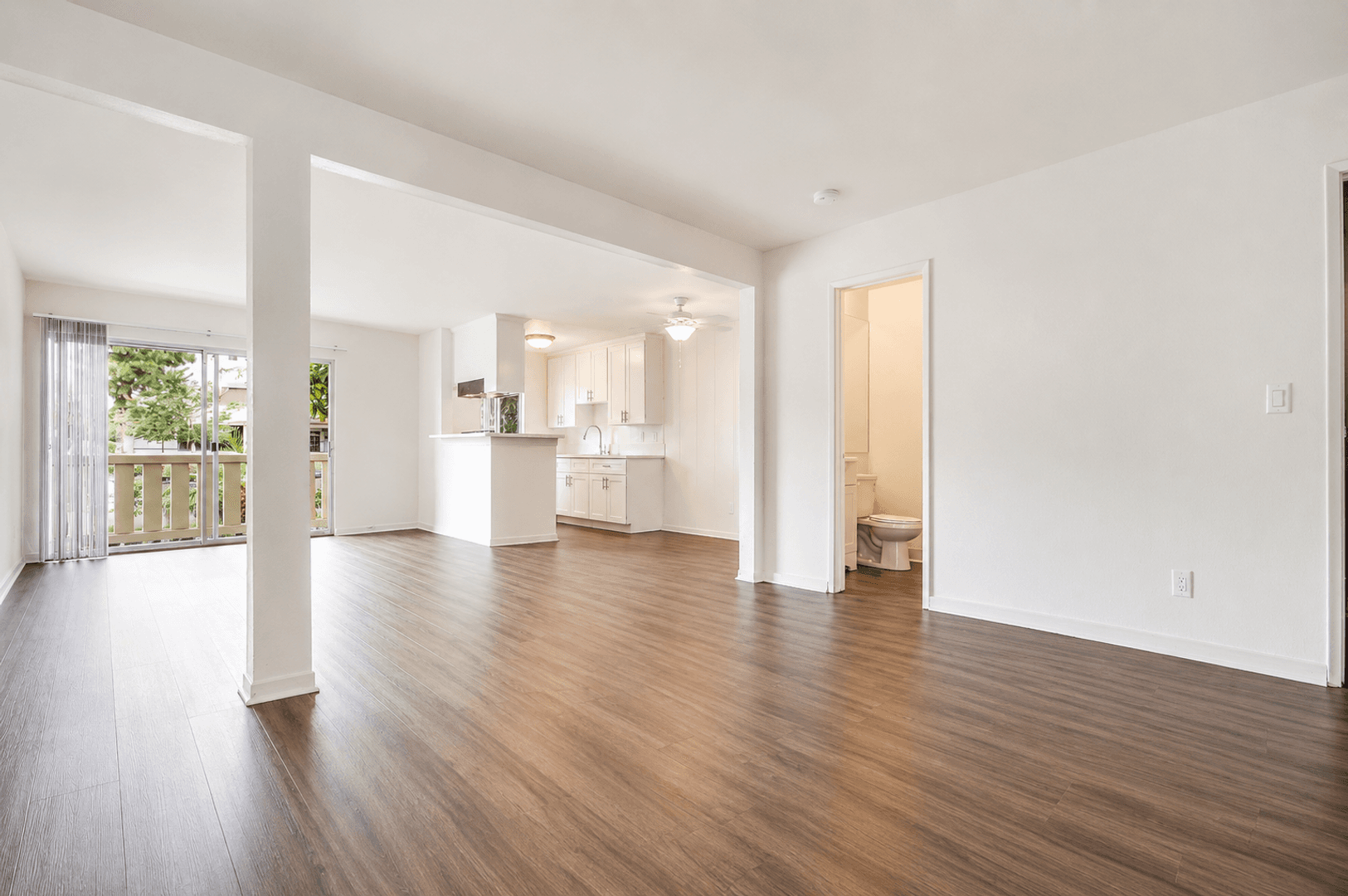 Reseda Apartment: 7722 Reseda Blvd