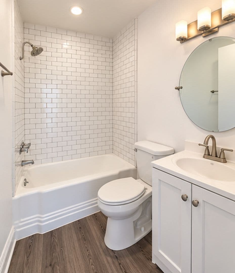 Los Angeles Apartment: 1840 Winona Blvd