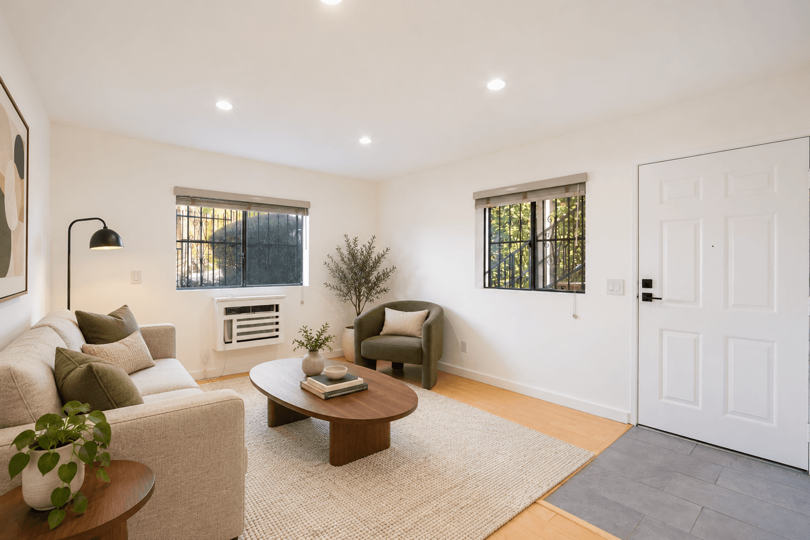 Los Angeles Apartment: 980 White Knoll Dr