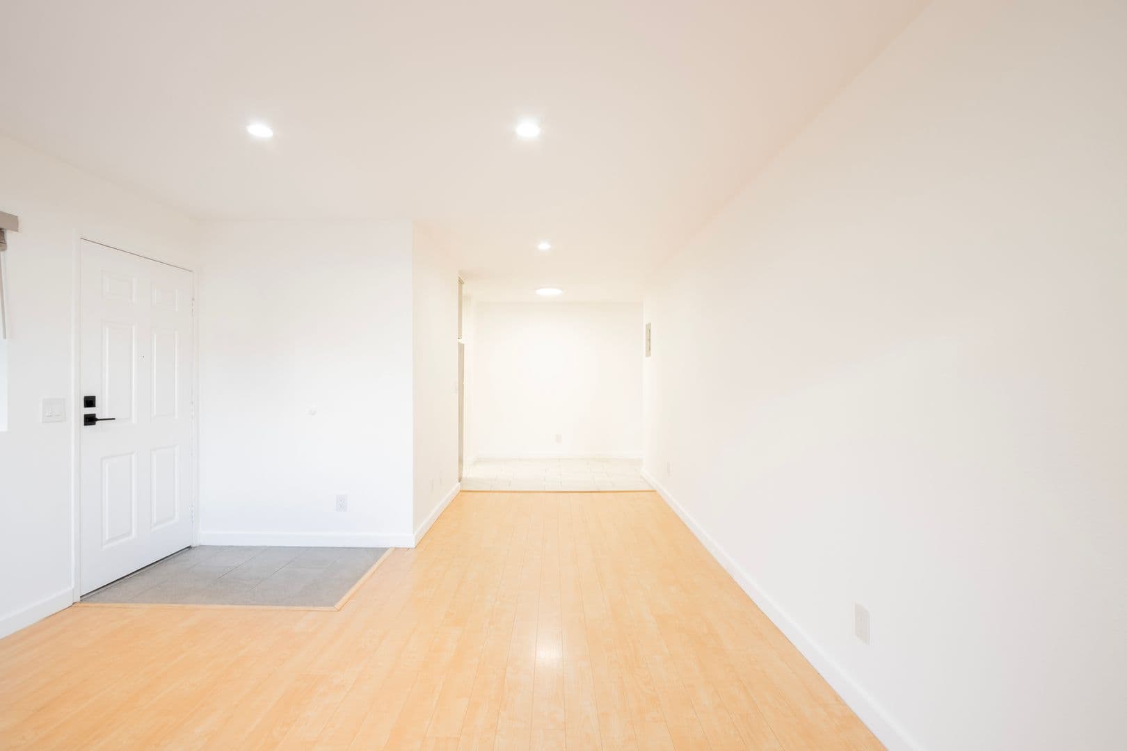 Los Angeles Apartment: 980 White Knoll Dr