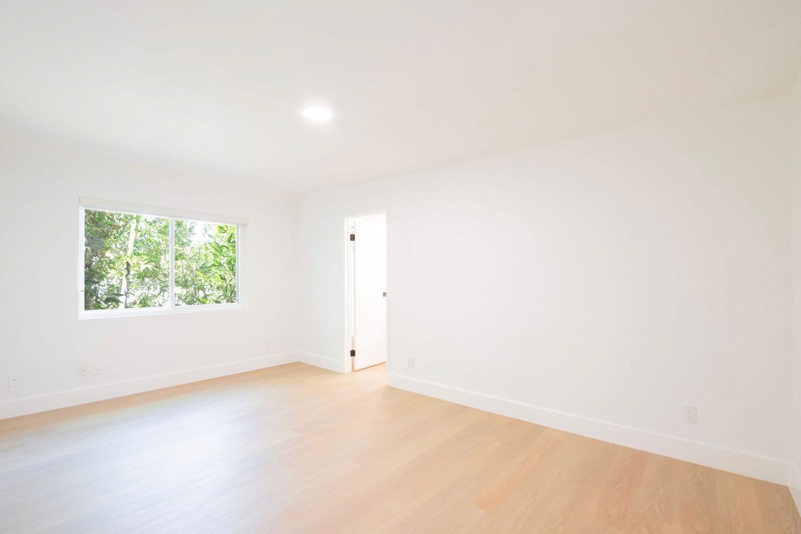 Los Angeles Apartment: 6526 Homewood Ave.