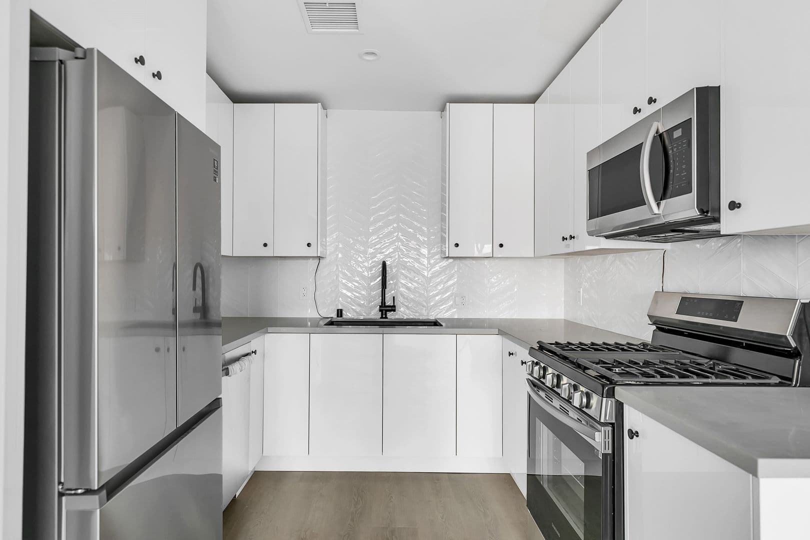 Los Angeles Apartment: 5606 Lexington Ave