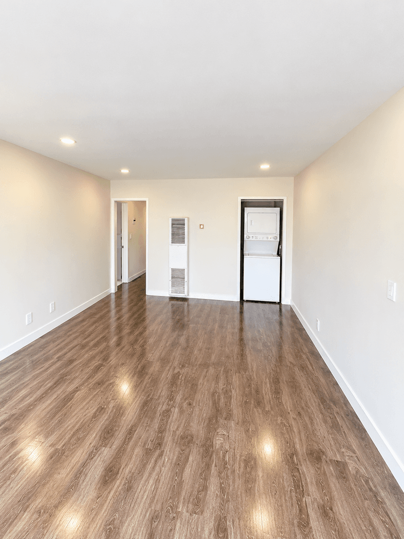 Los Angeles Apartment: 5622 La Mirada Ave.