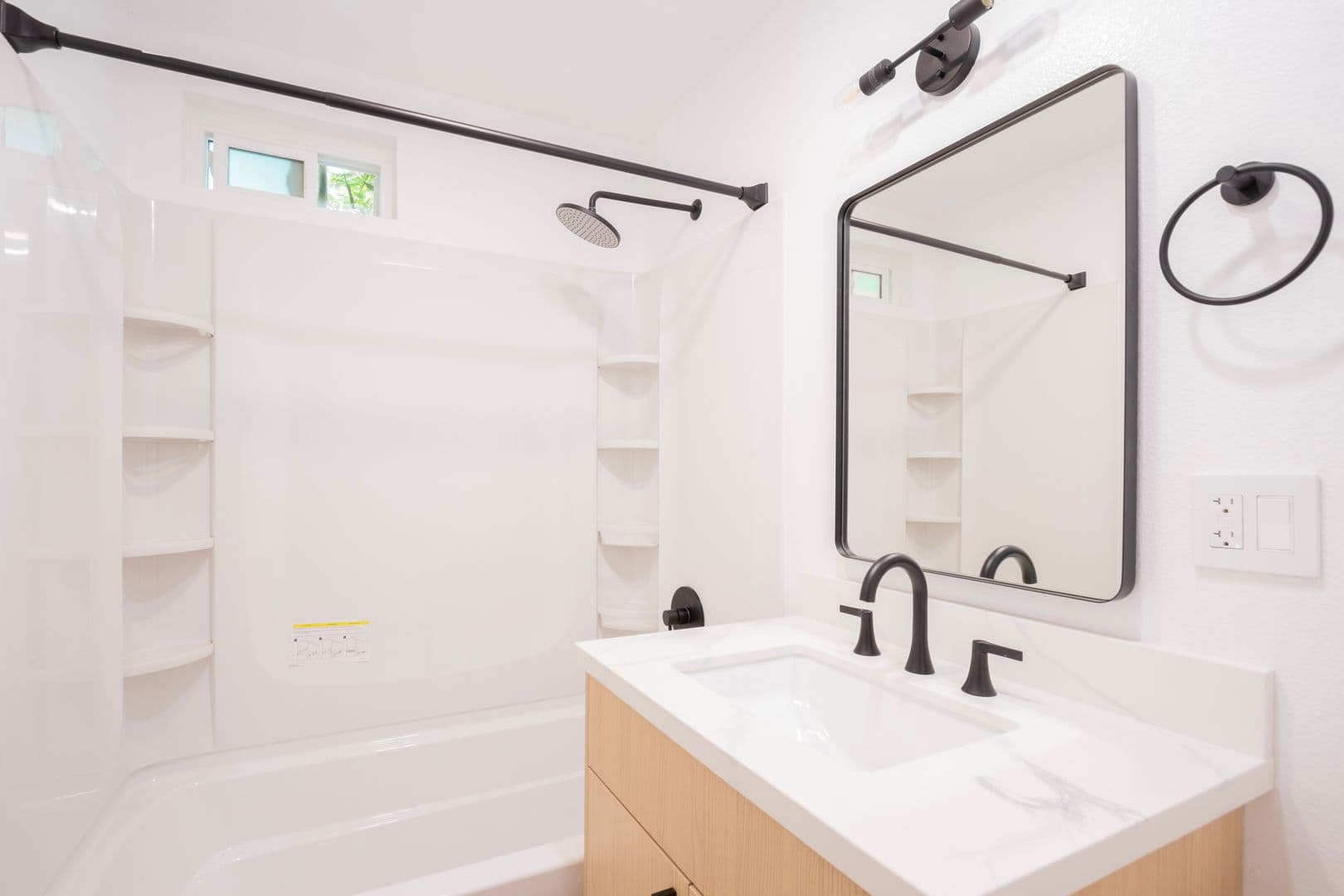 Los Angeles Apartment: 6526 Homewood Ave.