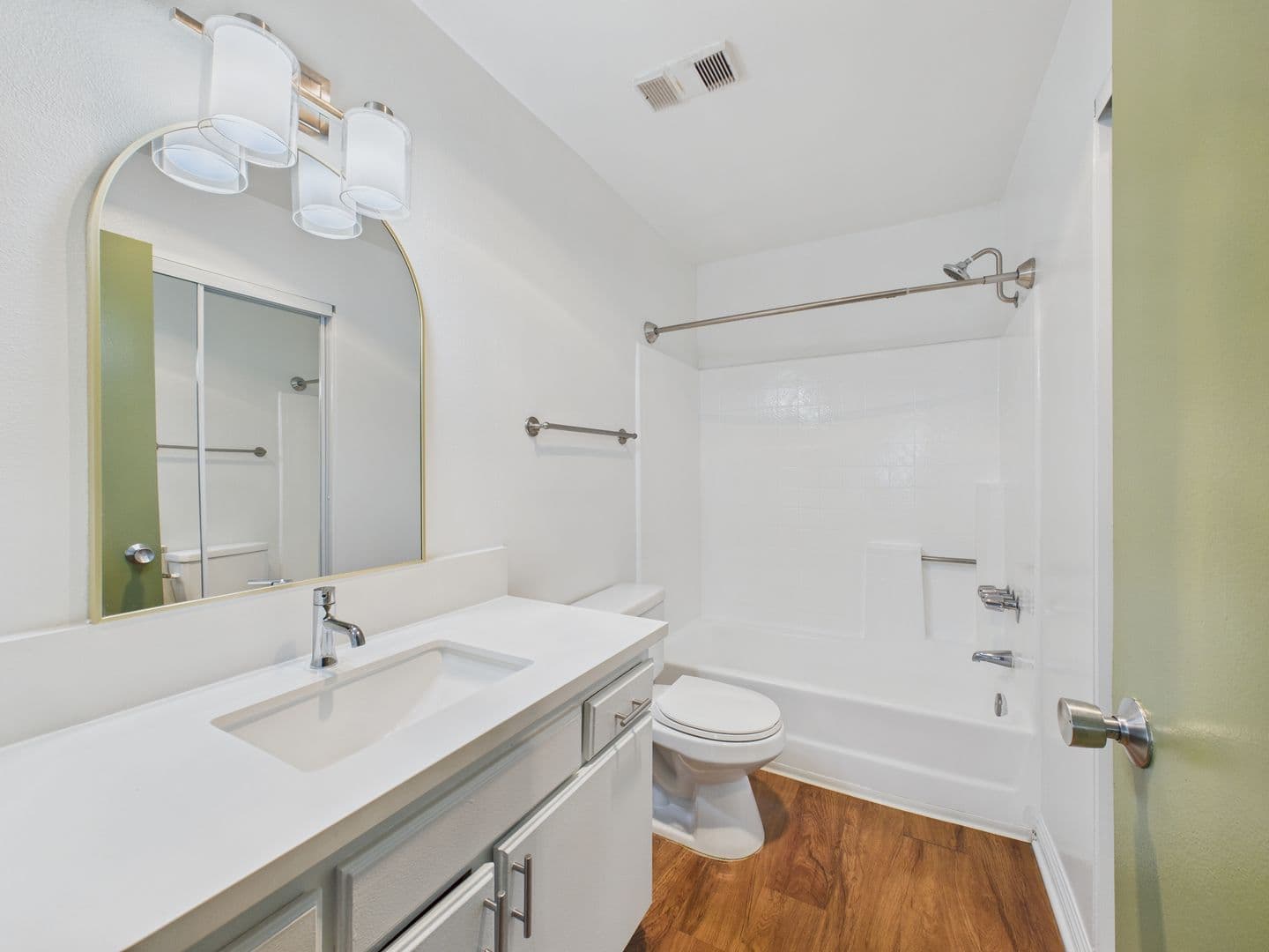 Sherman Oaks Apartment: 4320 Van Nuys Blvd