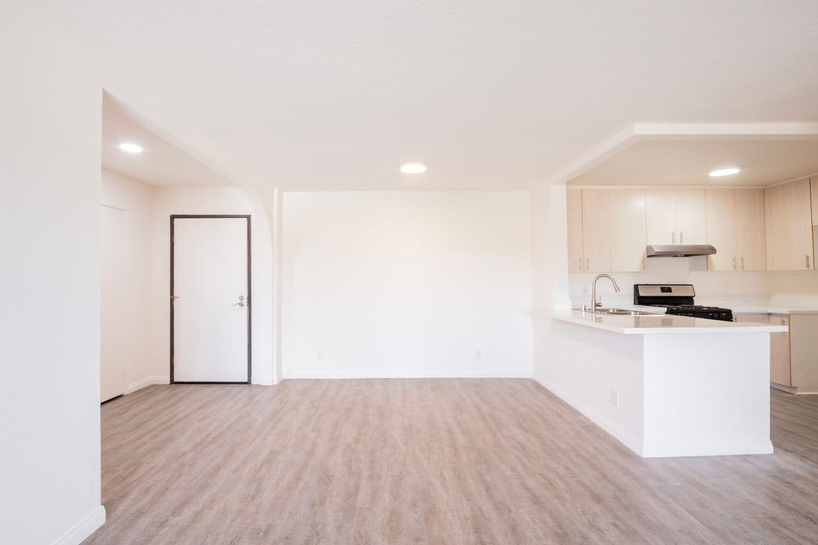 Northridge Apartment: 10020 Zelzah Avenue