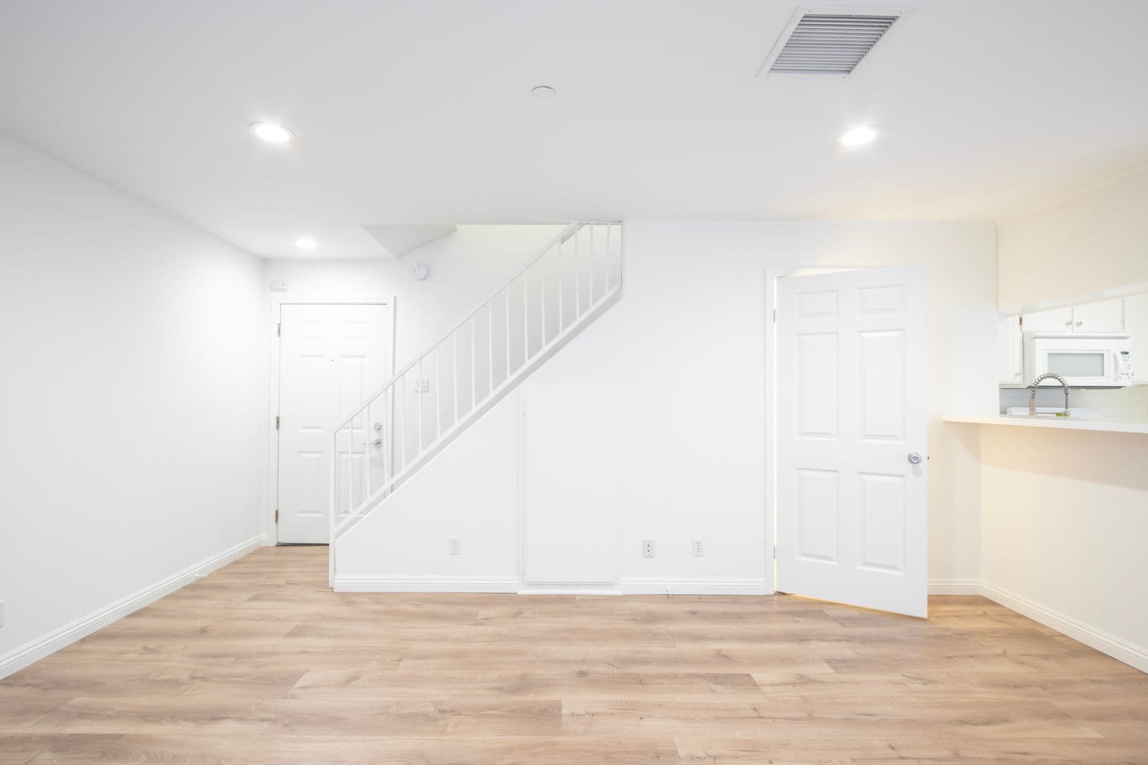 Los Angeles Apartment: 3644 Keystone Ave