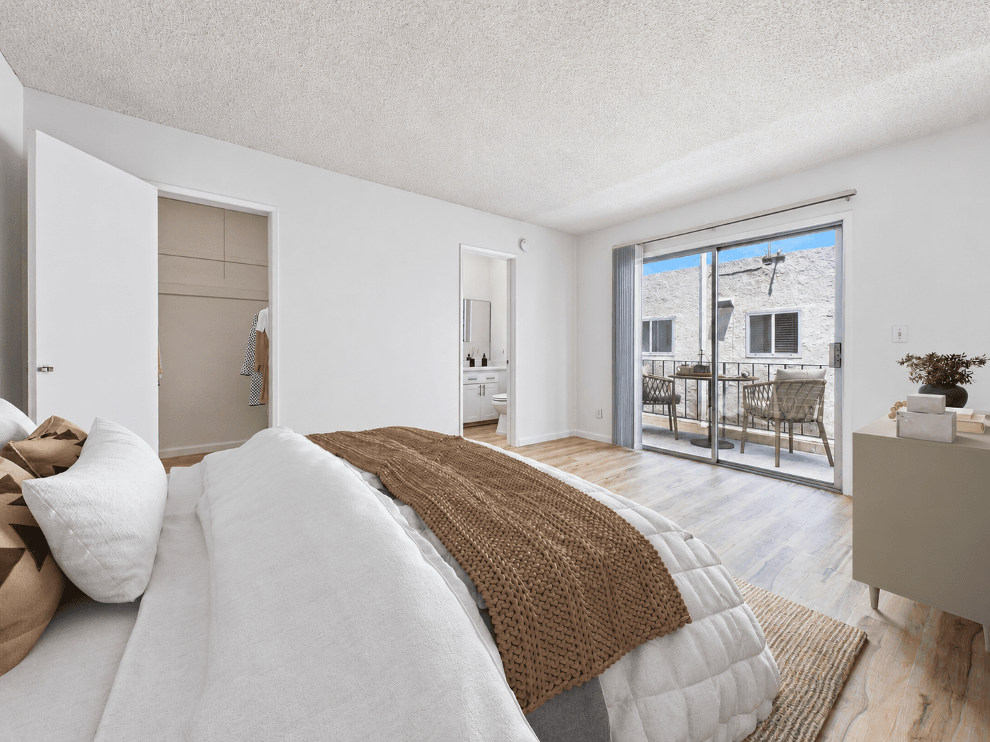 Sherman Oaks Apartment: 14955 Dickens St