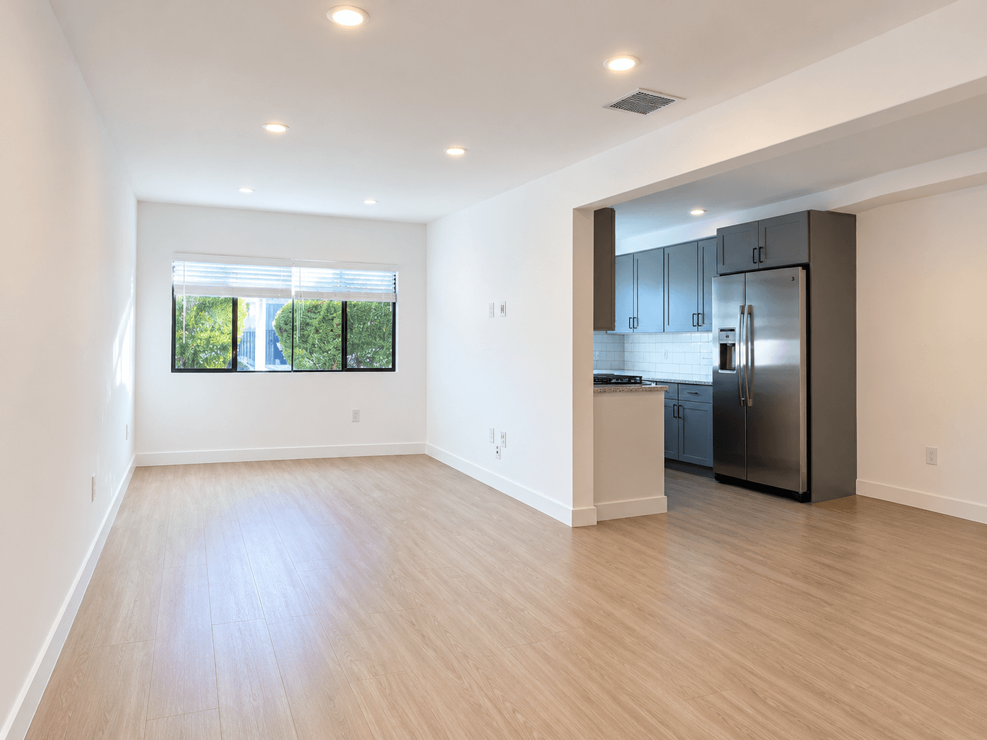 Los Angeles Apartment: 3415 London St