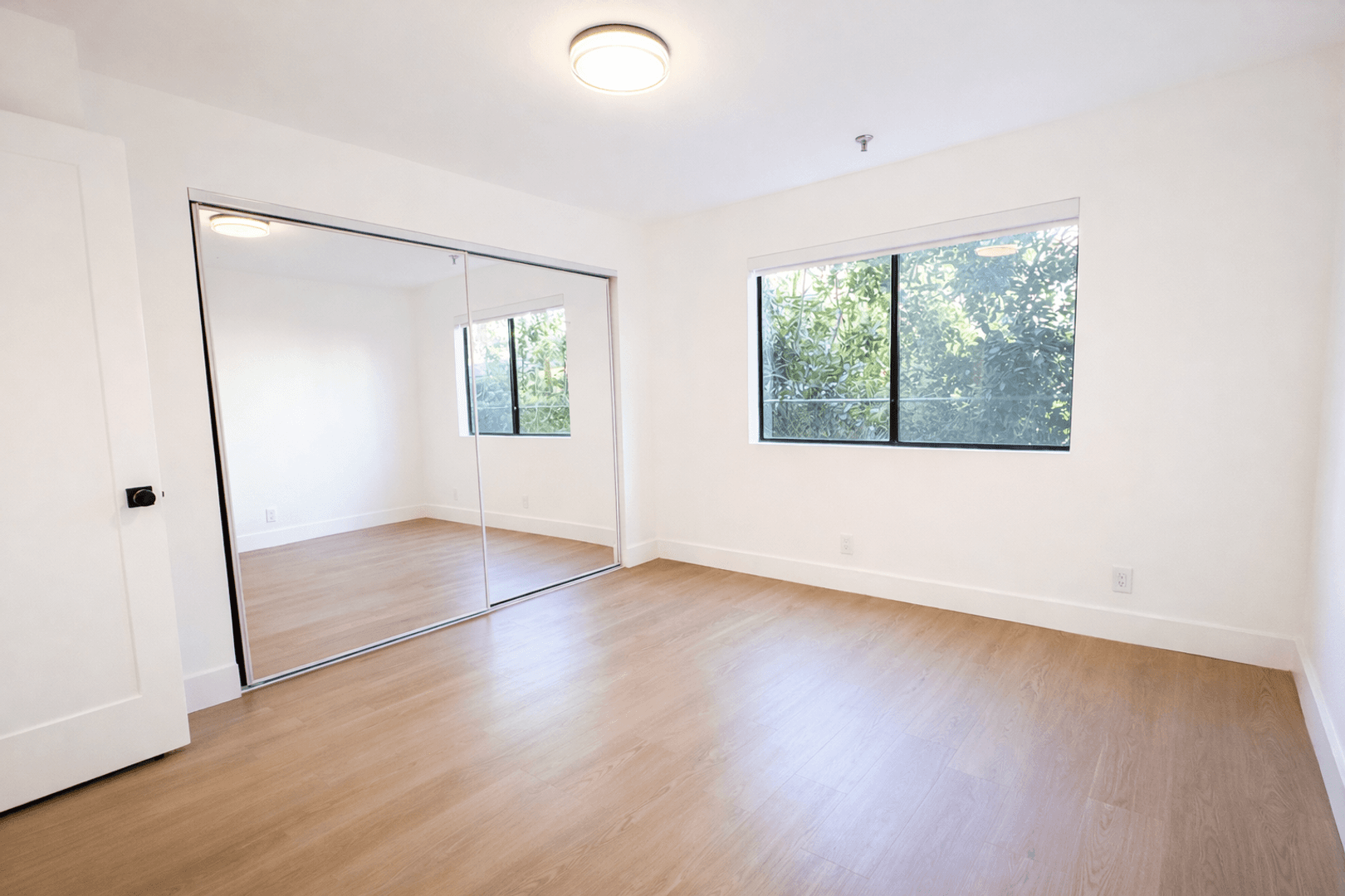 Los Angeles Apartment: 2123 Rodney Drive