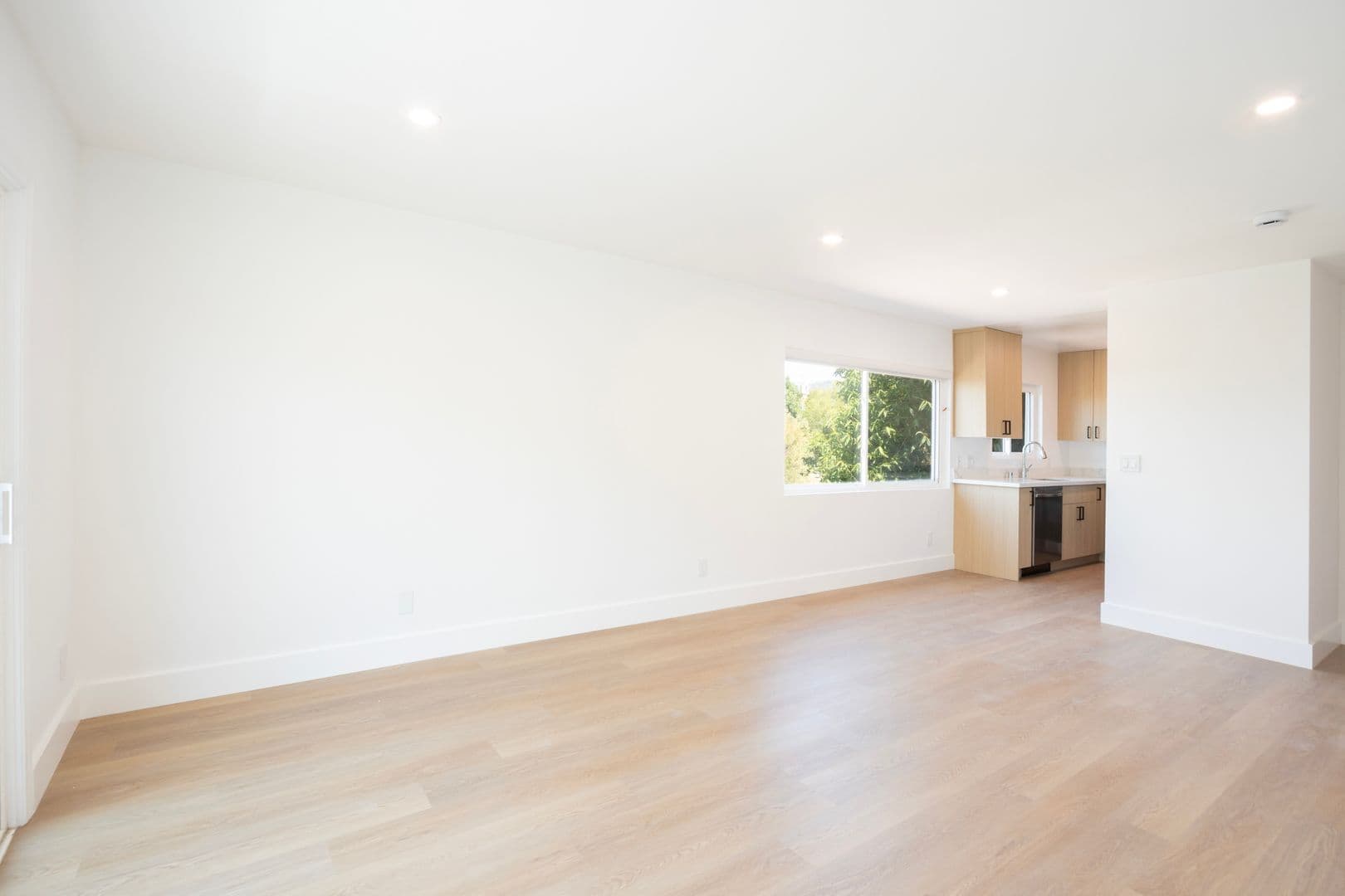 Los Angeles Apartment: 6526 Homewood Ave.