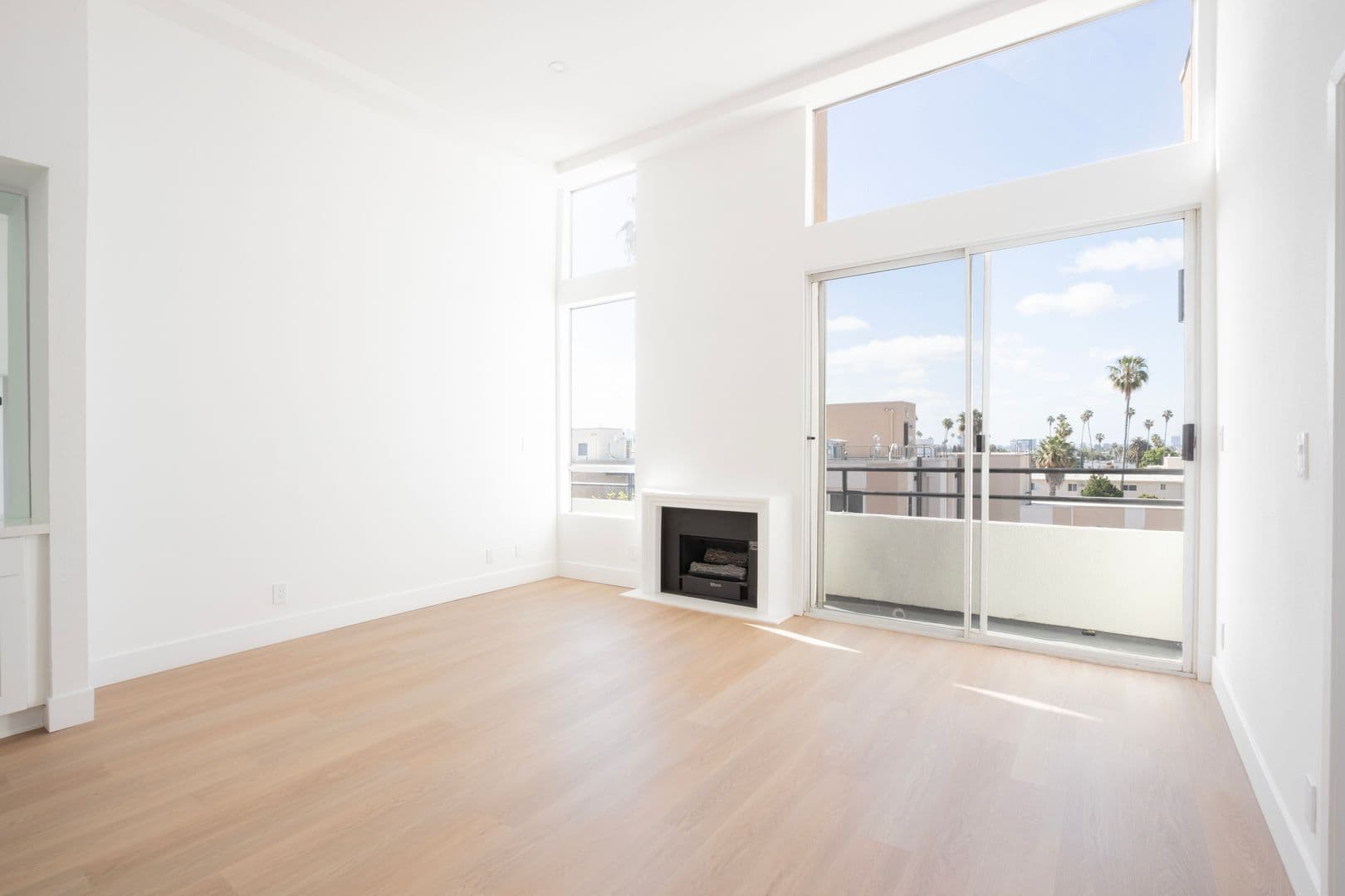 Los Angeles Apartment: 1616 N Serrano Ave.