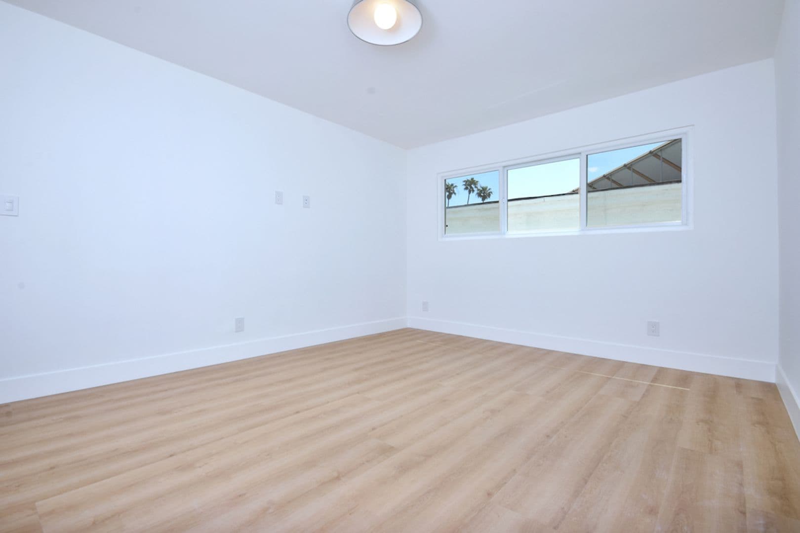 Santa Monica Apartment: 834 4th Street
