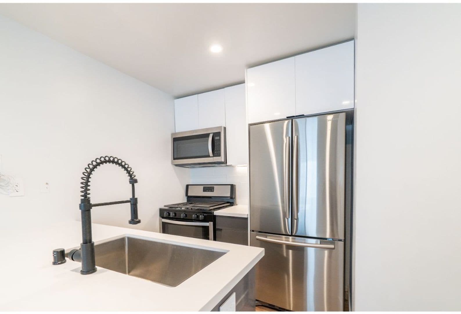 Los Angeles Apartment: 6120 Eleanor Ave