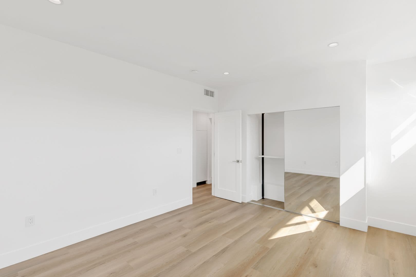 Los Angeles Apartment: 8355 Blackburn Ave