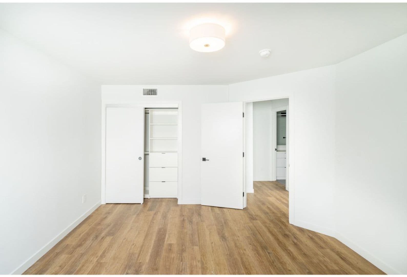 Los Angeles Apartment: 6120 Eleanor Ave