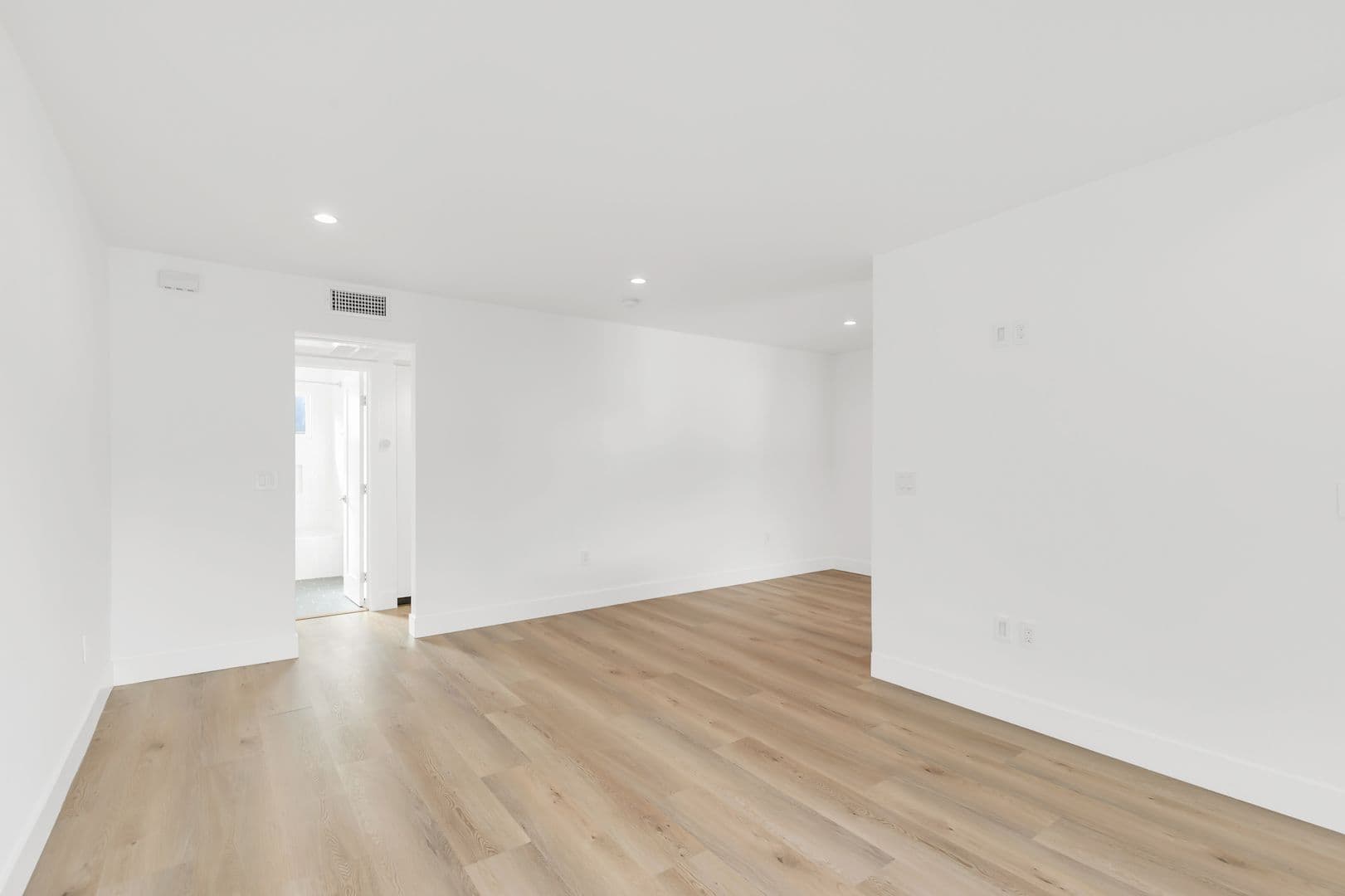 Los Angeles Apartment: 8355 Blackburn Ave