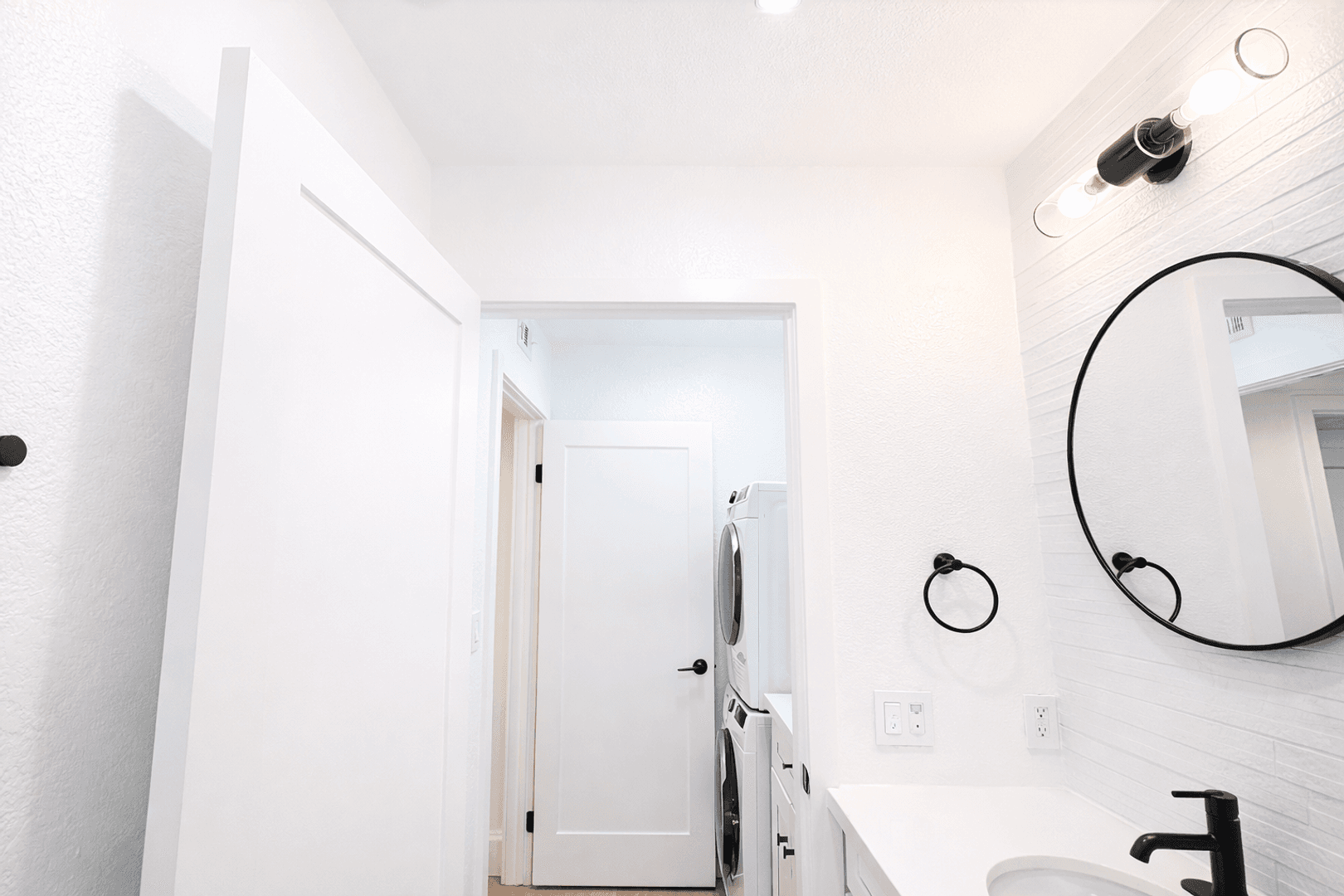 Los Angeles Apartment: 2123 Rodney Drive