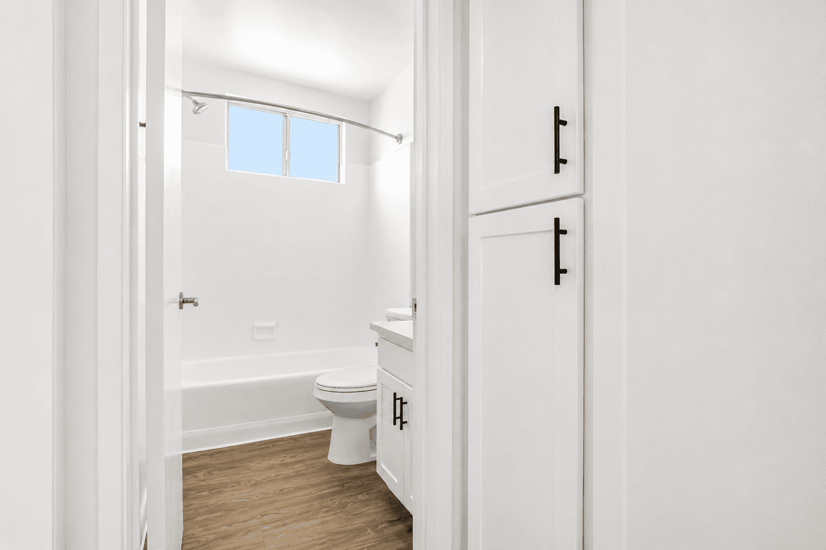 Tarzana Apartment: 5919 Reseda Blvd