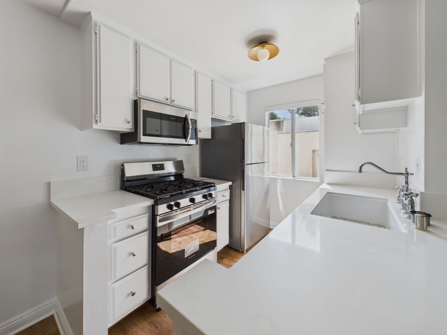 Sherman Oaks Apartment: 4320 Van Nuys Blvd